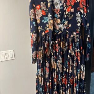 PrettyLittleThing Navy Floral Dress